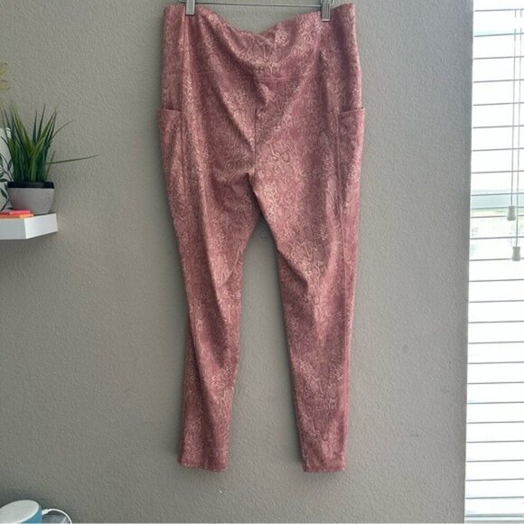 Chico's Pink  Leggings Zenergy So Slimming Python Pocket Leggings Dogwood Sz 14 - Picture 2 of 9